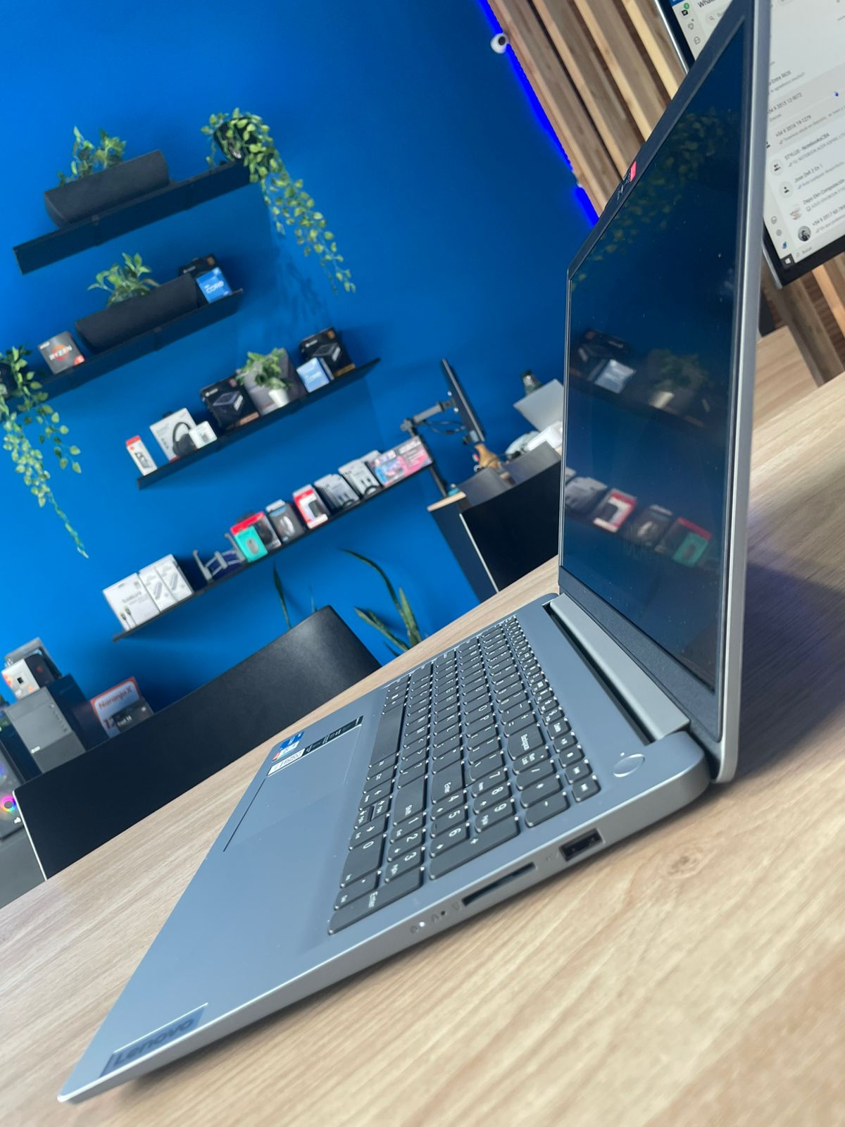 Lenovo IP1
