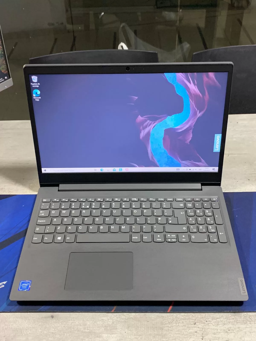 Lenovo V15
